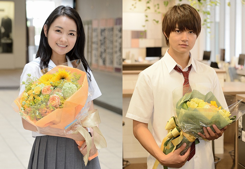 左から葵わかな、佐野勇斗。