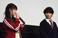 左から小野花梨、松岡広大。