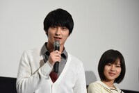 左から横浜流星、松風理咲。