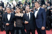 左からリカルド・ダリン、ペネロペ・クルス、アスガー・ファルハディ、ハビエル・バルデム。（写真提供：PHOTOPQR / NICE MATIN / MAXPPP / ゼータ イメージ）