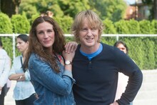 左からジュリア・ロバーツ、オーウェン・ウィルソン。