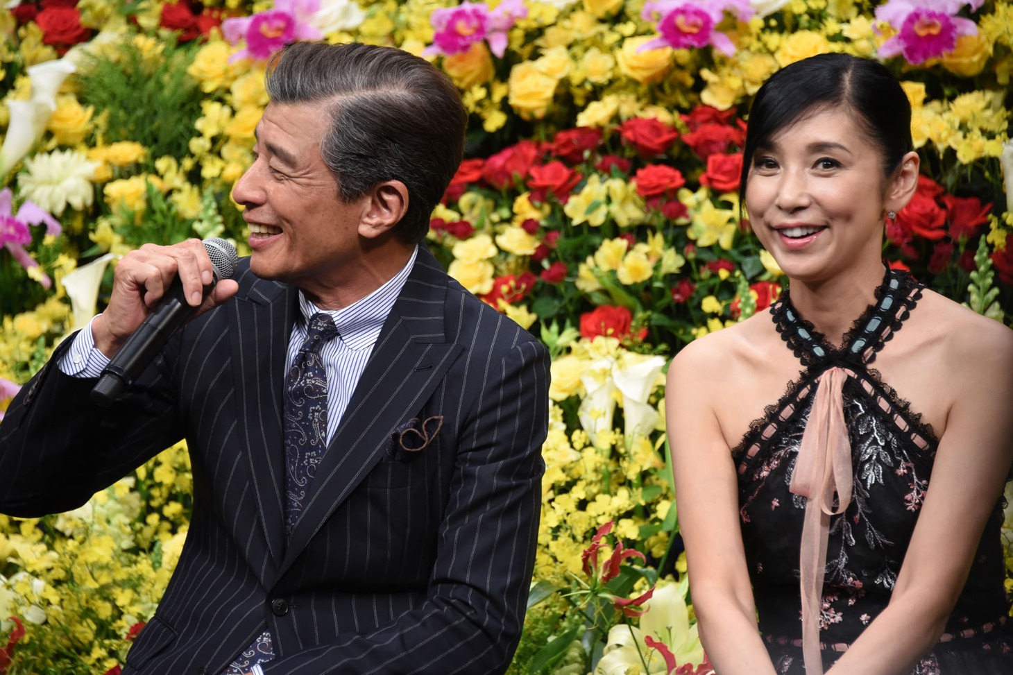 左から舘ひろし、黒木瞳。