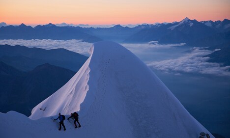 「クレイジー・フォー・マウンテン」新場面写真