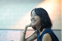 「きみの鳥はうたえる」より、石橋静河演じる佐知子。