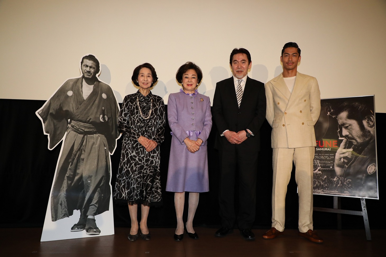 「MIFUNE: THE LAST SAMURAI」初日舞台挨拶の様子。左から香川京子、司葉子、三船史郎、EXILE AKIRA。