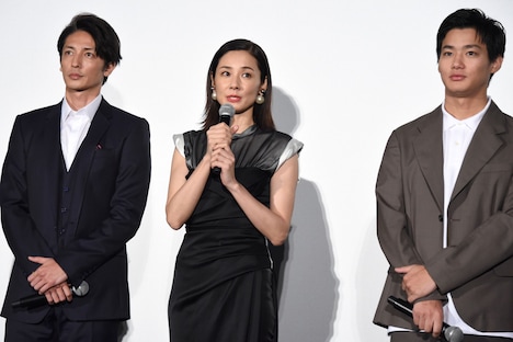 左から玉木宏、吉田羊、野村周平。