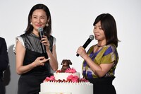 左から吉田羊、大久保佳代子。