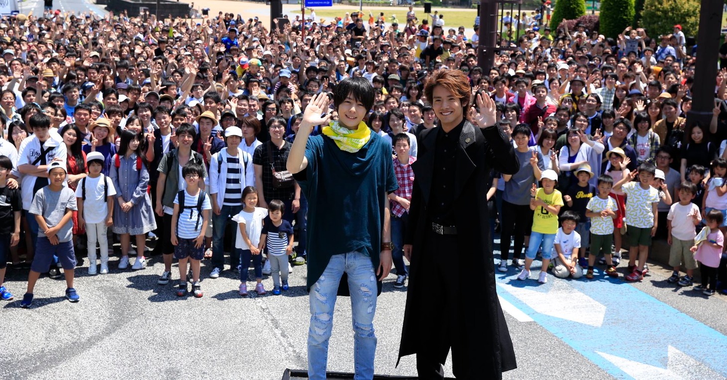 「劇場版 仮面ライダービルド（仮題）」の撮影現場にて。犬飼貴丈（左）と赤楚衛二（右）。