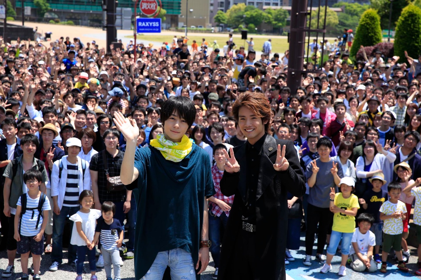 「劇場版 仮面ライダービルド（仮題）」の撮影現場にて。犬飼貴丈（左）と赤楚衛二（右）。