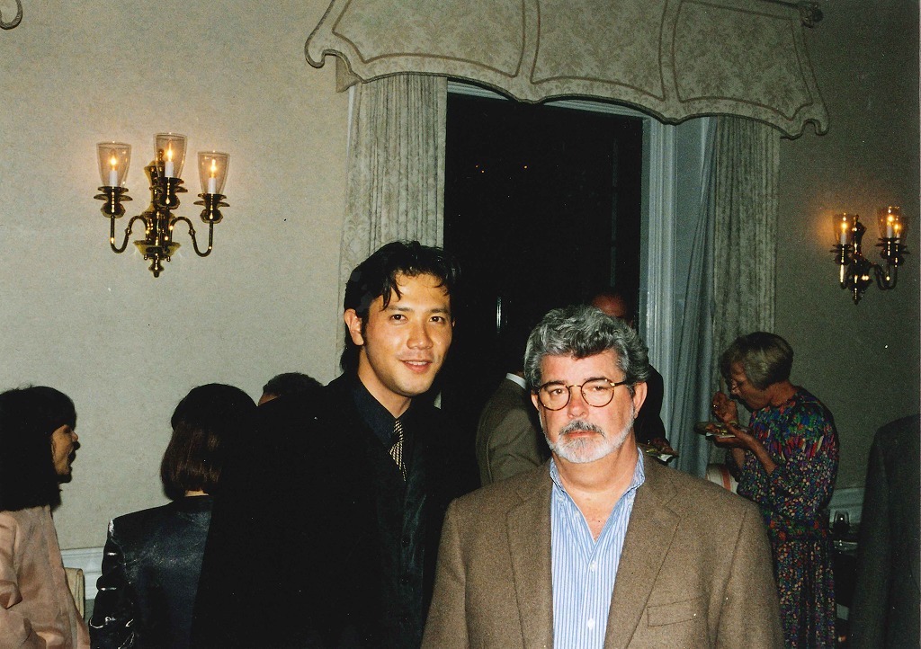 1999年のSSFF & ASIAのレセプションに出席した別所哲也（左）とジョージ・ルーカス（右）。