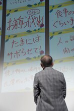 主婦の本音を前に立ちすくむ橋爪功。
