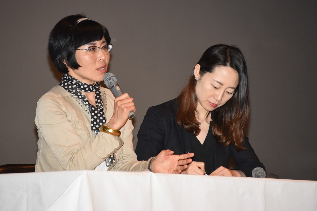 「ワンダーランド北朝鮮」トークイベントの様子。左がチョ・ソンヒョン。