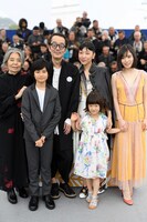 第71回カンヌ国際映画祭のフォトコールに登場した「万引き家族」のキャスト。