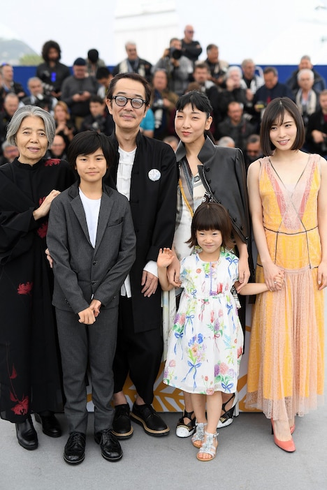 第71回カンヌ国際映画祭のフォトコールに登場した「万引き家族」のキャスト。
