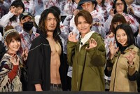 「仮面ライダーアマゾンズ THE MOVIE 最後ノ審判」4DX完成披露試写会の様子。