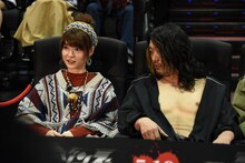 左から東亜優、谷口賢志。