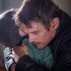 「リミット・オブ・アサシン」イーサン・ホークが息子を抱きしめる新場面カット