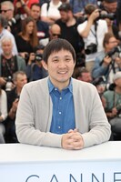 フォトコールに登場した濱口竜介。(c)Kazuko WAKAYAMA