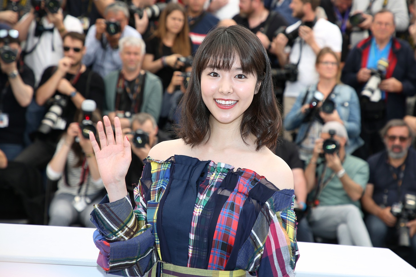 フォトコールに登場した唐田えりか。(c)Kazuko WAKAYAMA