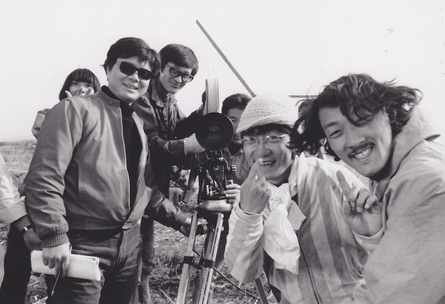1969年撮影の若松プロダクションの面々。左から吉積めぐみ、若松孝二、赤川修也、伊東英男、秋山道男、小水一男。