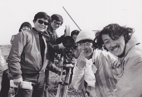 1969年撮影の若松プロダクションの面々。左から吉積めぐみ、若松孝二、赤川修也、伊東英男、秋山道男、小水一男。