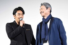 左から大谷亮平、升毅。