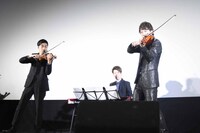 映画「ゼニガタ」のテーマソング「Volcano」を生演奏するTSUKEMEN。