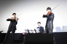 主題曲「Volcano」を生演奏するTSUKEMEN。