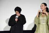 河瀬直美のまとめを聞いて「いいこと言っちゃったな」と言う永瀬正敏（左）。