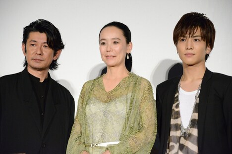左から永瀬正敏、河瀬直美、岩田剛典。