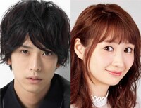 左から黒羽麻璃央、戸松遥。