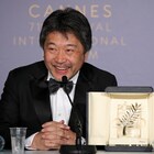 「万引き家族」是枝裕和がカンヌ会見で今後の抱負述べる、キャストから祝福も