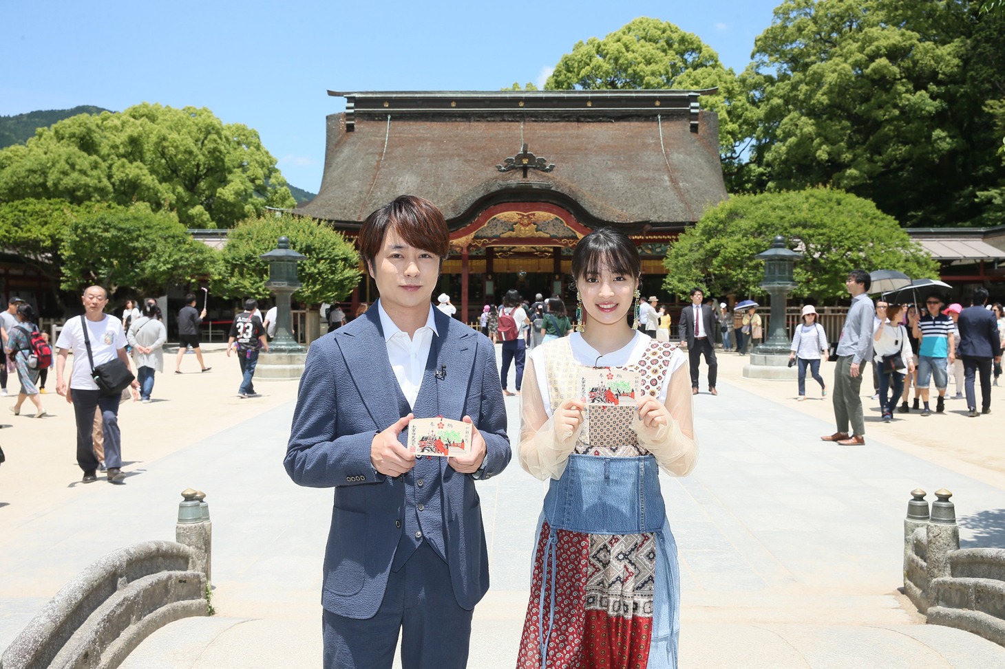 左から櫻井翔、広瀬すず。