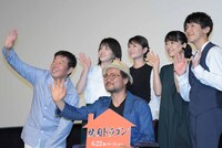 「焼肉ドラゴン」舞台挨拶の様子。