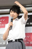 MC・友池さんのギャグをコピーする須賀健太。