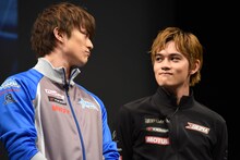 左から新田真剣佑、北村匠海。