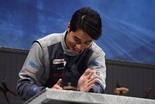 ナットを締める東出昌大。