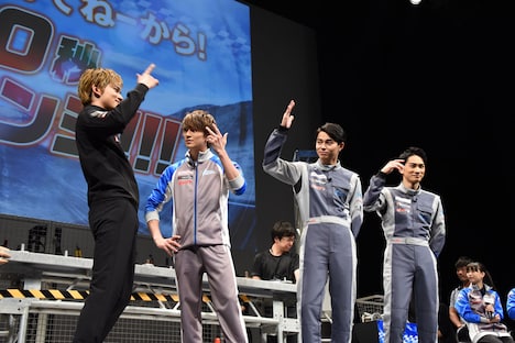 直純が「攻めなきゃ勝てねーから！」と言うシーンのモノマネをするキャストたち。