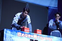 2回戦での東出昌大（左）。