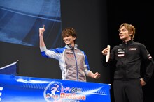 左から新田真剣佑、北村匠海。