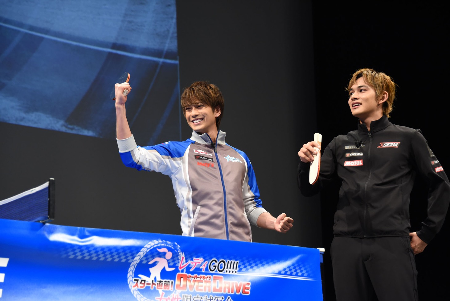左から新田真剣佑、北村匠海。