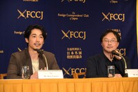 左からディーン・フジオカ、深田晃司。