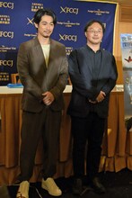 左からディーン・フジオカ、深田晃司。