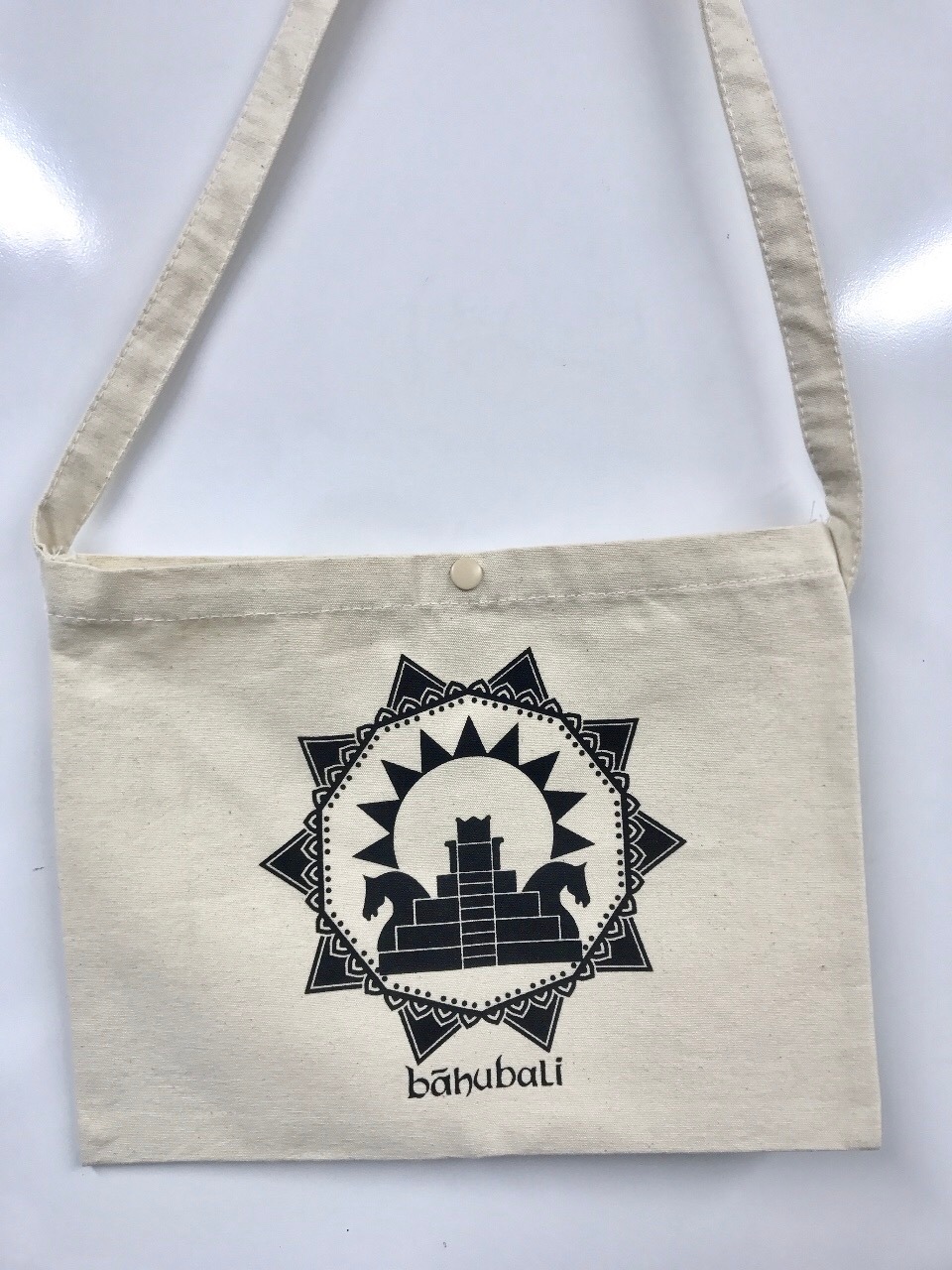 サコッシュ（1620円）