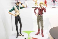 「TIGER & BUNNY」より鏑木・T・虎徹（左）とバーナビー・ブルックス Jr.（右）のフィギュア。
