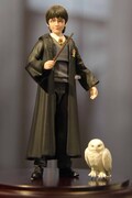ハリー・ポッターのフィギュア。 HARRY POTTER characters, names and related indicia are (c) & TM Warner Bros. Entertainment Inc. WB SHIELD: (c) & TM WBEI. WIZARDING WORLD trademark and logo (c) & TM Warner Bros. Entertainment Inc. Publishing Rights (c) JKR. (s18)