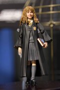ハーマイオニー・グレンジャーのフィギュア。 HARRY POTTER characters, names and related indicia are (c) & TM Warner Bros. Entertainment Inc. WB SHIELD: (c) & TM WBEI. WIZARDING WORLD trademark and logo (c) & TM Warner Bros. Entertainment Inc. Publishing Rights (c) JKR. (s18)