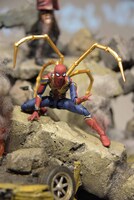 アイアン・スパイダーのフィギュア。