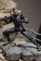 ブラックパンサーのフィギュア。