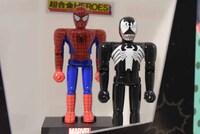 「超合金HEROES」よりスパイダーマンとヴェノム。